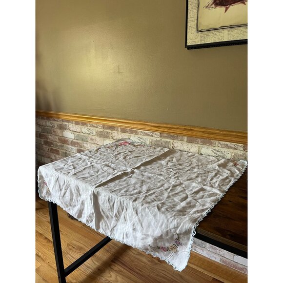 Vintage Embroidered Linen Tablecloth & Napkin Set With Floral Design & Crochet - Picture 6 of 12